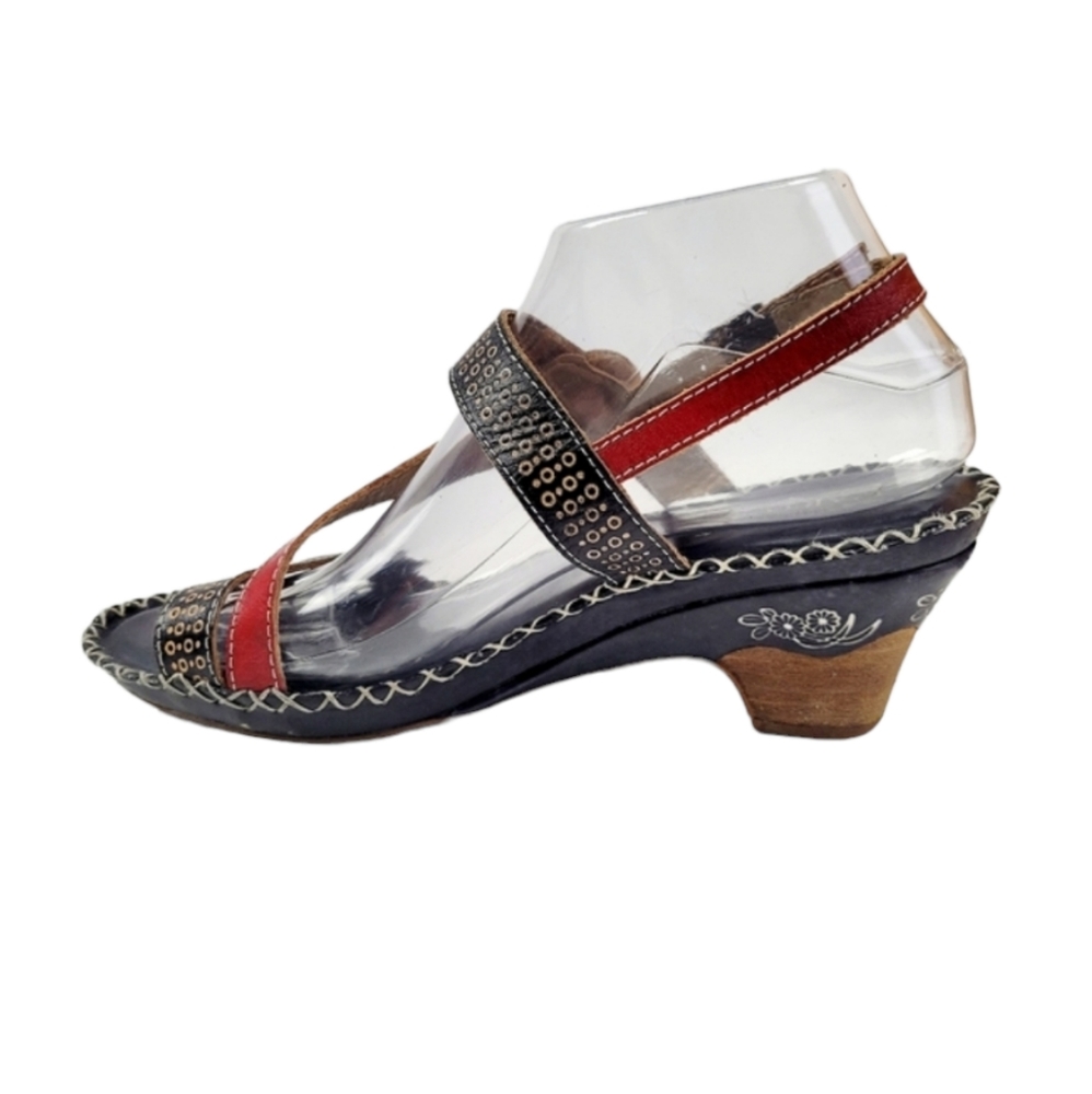 L'Artiste Spring Step Dreamer Wearable Art Sandals Size 39